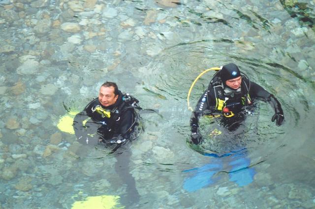 Otti und Damir im Wasser